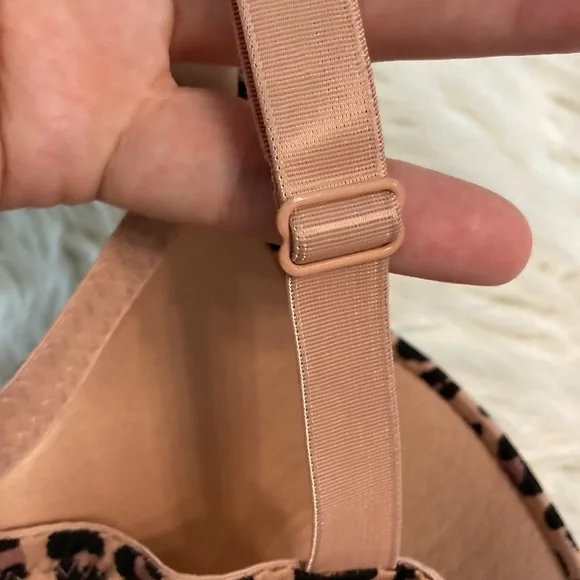 Adrianne Vittadini Bra size 38D excellent condition cheetah design - Picture 3 of 12